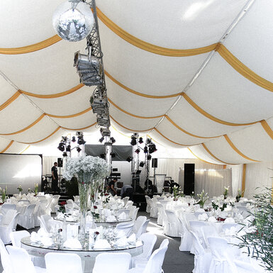 Deko-Bänder und Nesselstoffe